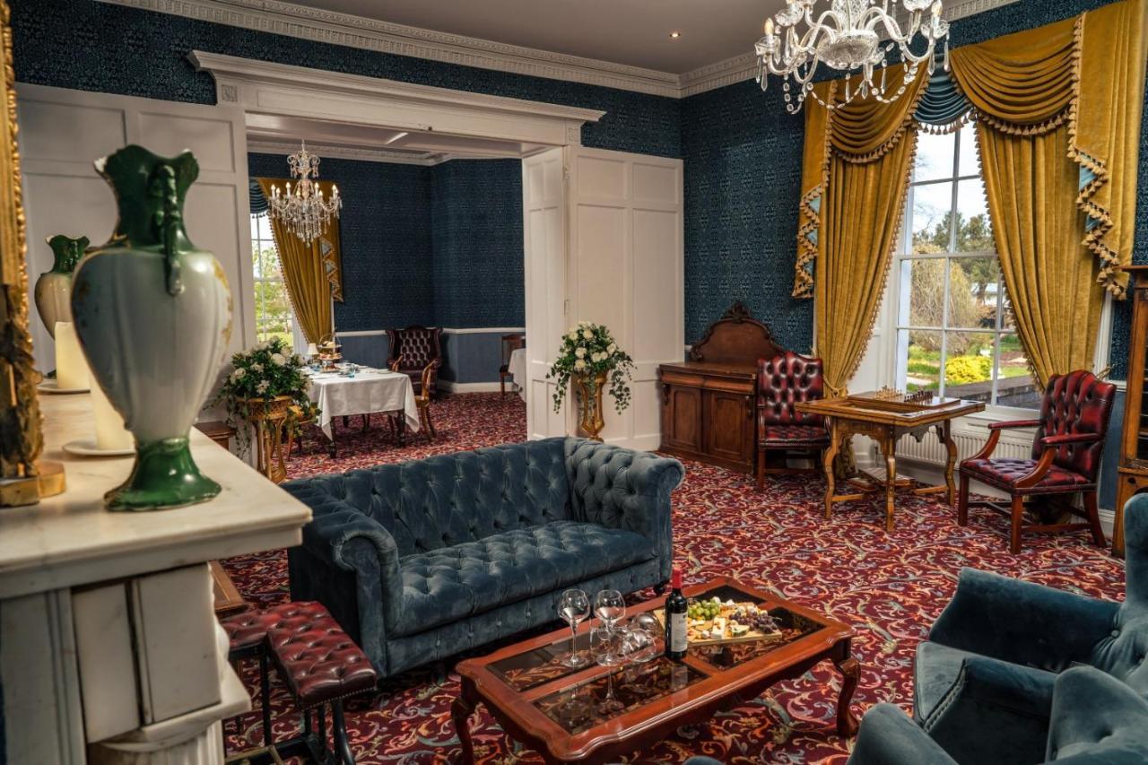 Отель County Arms Бирр Экстерьер фото