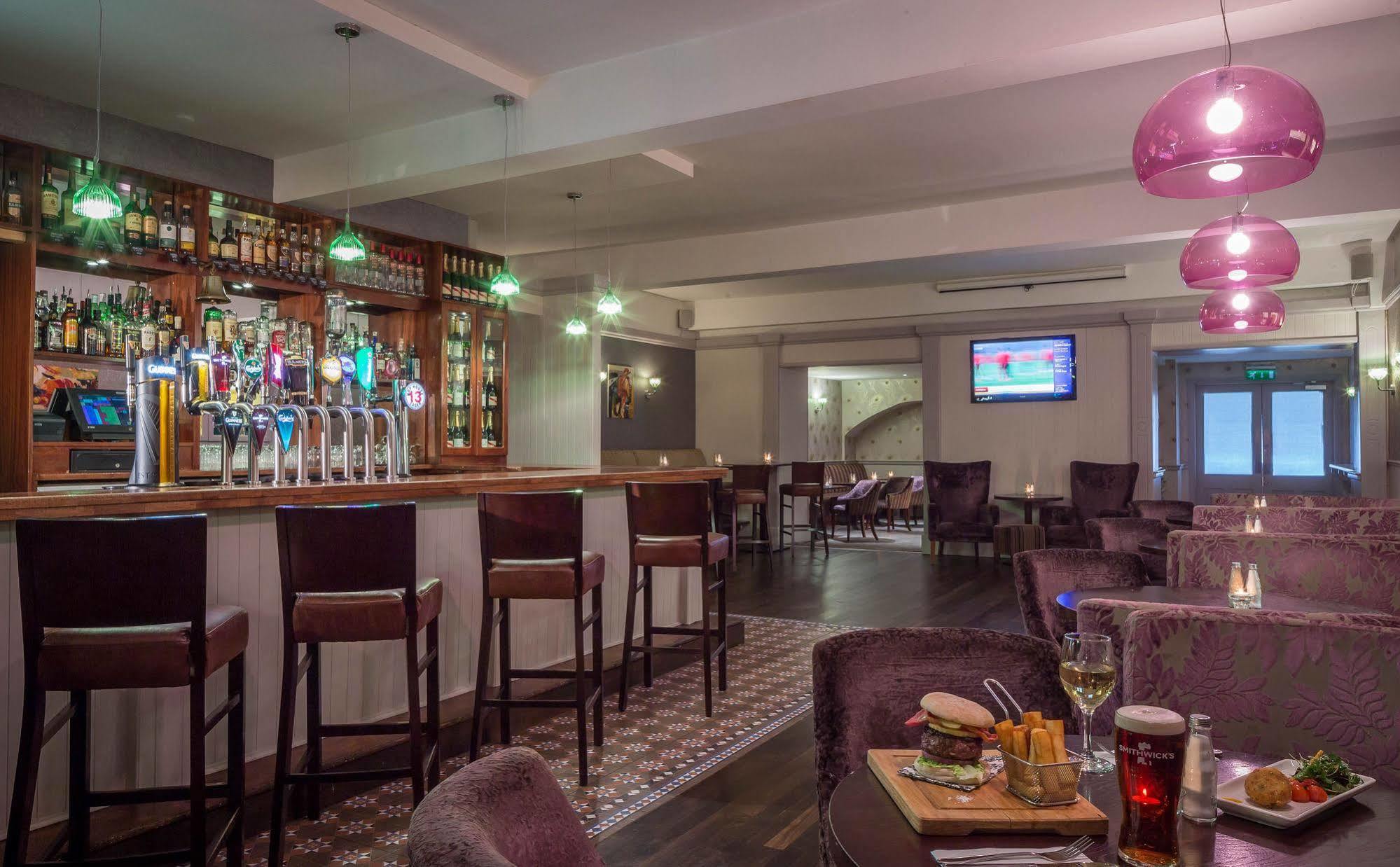 Отель County Arms Бирр Экстерьер фото